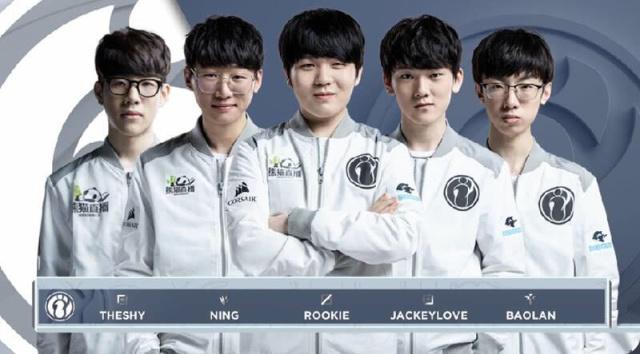 在球场上的 在球场上的